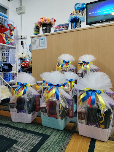 LOVE SPARK GIFT & BOUQUET