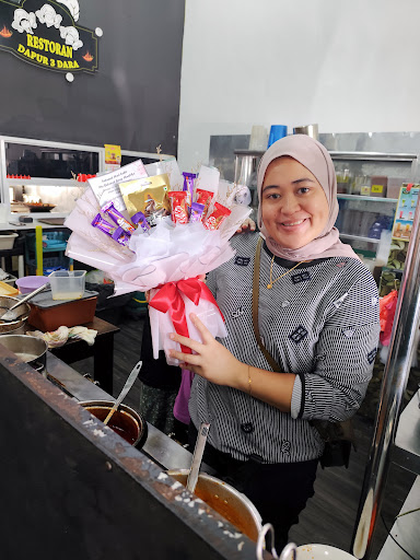 Iedanoor kedai bunga dan hadiah.