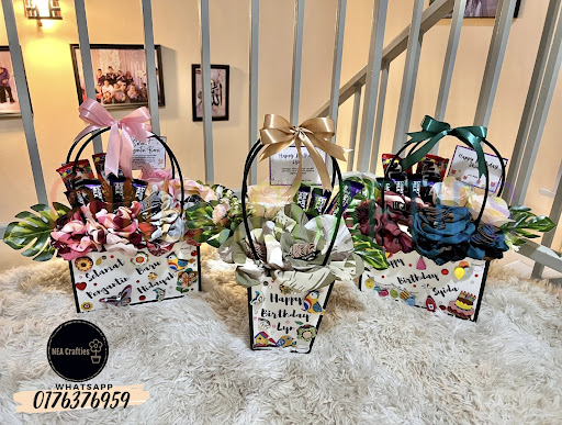 Nea Crafties (Bouquet and GiftBox)